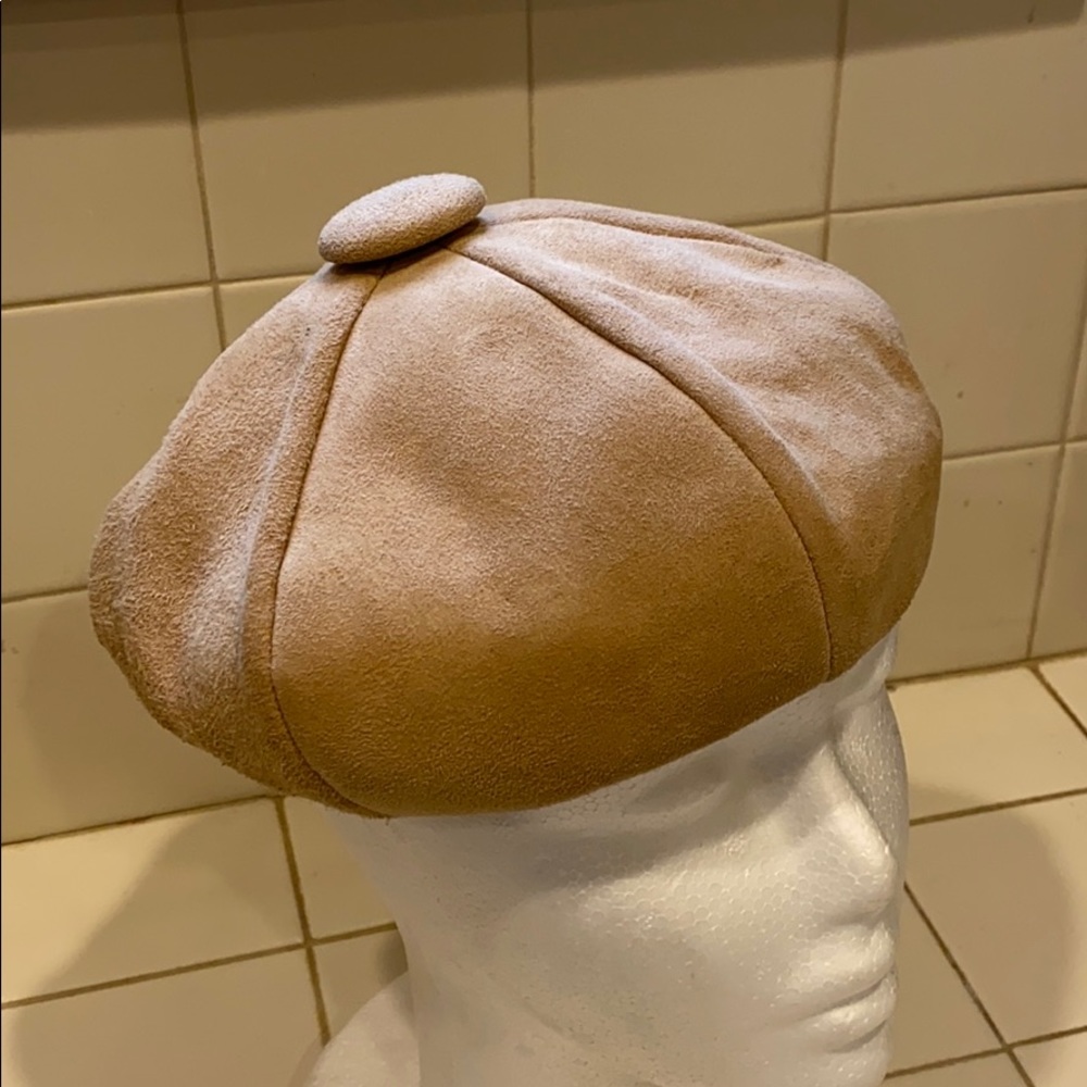 V! Tan color 6 panels button top suede beret hat Union made in USA
